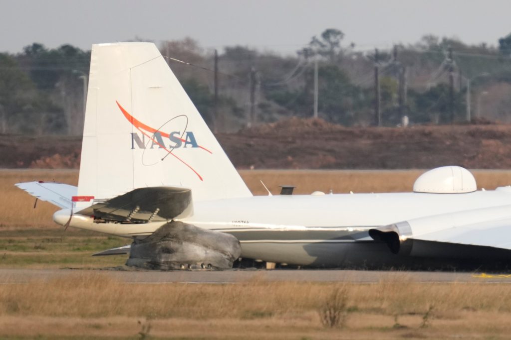 Аварійна посадка літака NASA Аварійна посадка літака NASA