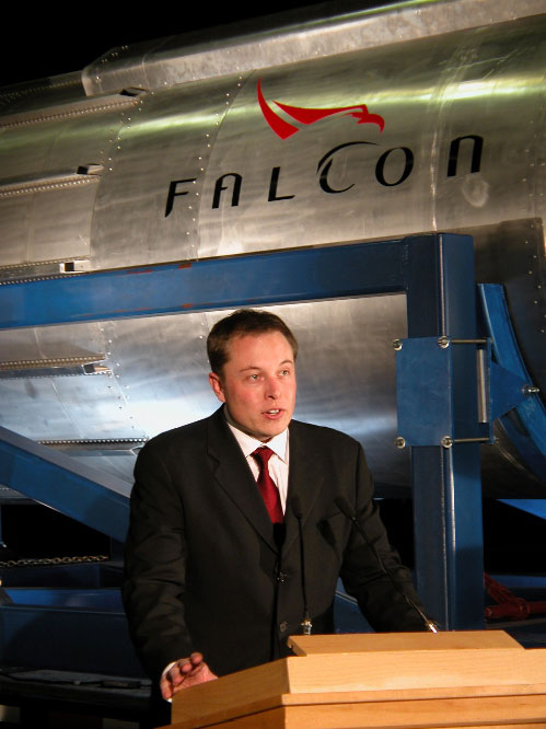 Ілон Маск на церемонії першої презентації Falcon 1, 2003 рік