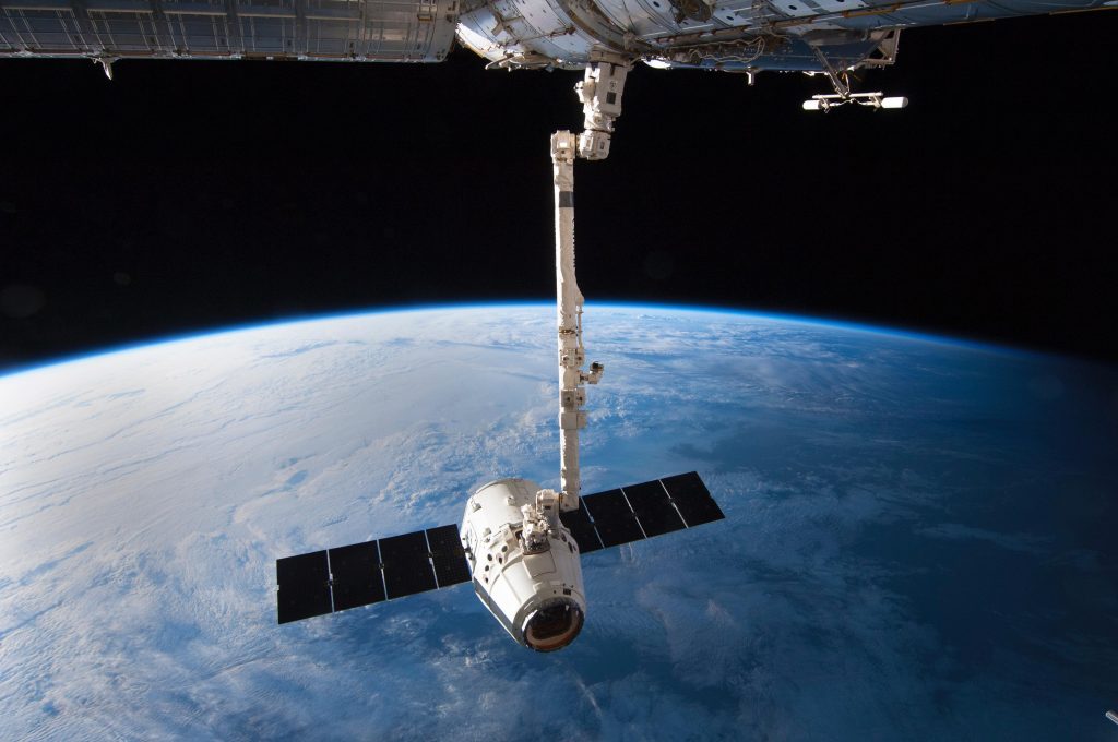Перше стикування SpaceX Dragon з МКС, 2012 рік