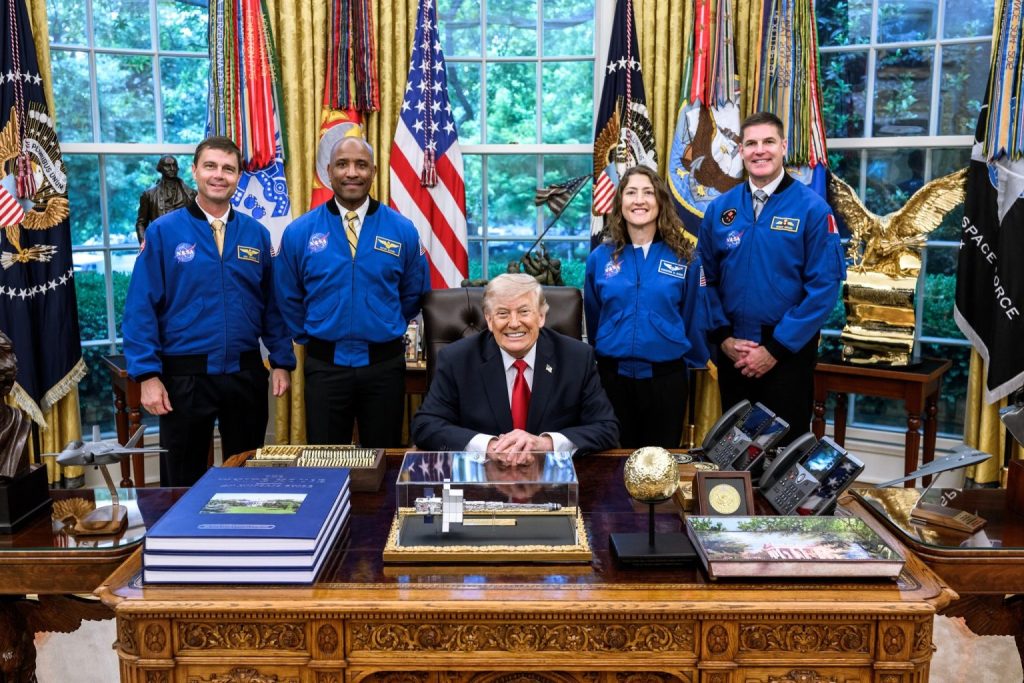 Астронавти місії Artemis II у Дональда Трампа