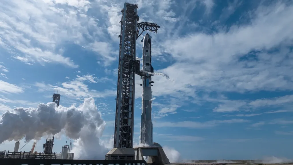 Ракета Starship V3 на стартовому майданчику Starbase під час репетиції запуску