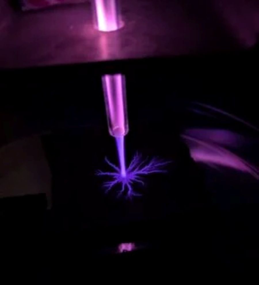 Plasma gun