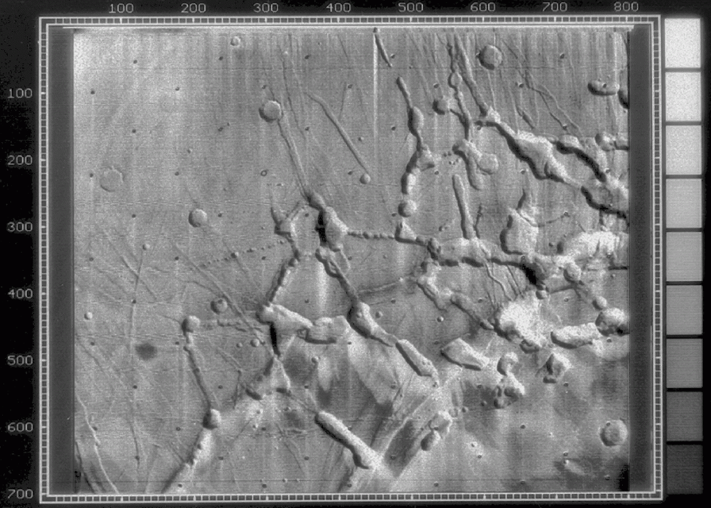 Лабіринт Ночі — частина долини Марінер, сфотографована апаратом Mariner 9
