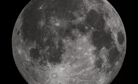 Повний Місяць, знятий у 2010 році через телескоп Celestron 9.25