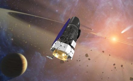 Ілюстрація космічного телескопа Nancy Grace Roman на тлі зоряного поля