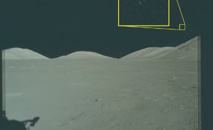 Архівне фото NASA з місії Apollo 17 — три світлі точки в трикутному розташуванні на тлі місячного неба