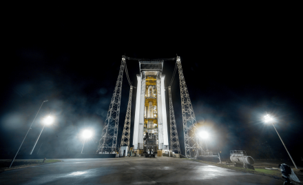 Ракета Vega-C стартує з космодрому в Гвіанському космічному центрі вночі