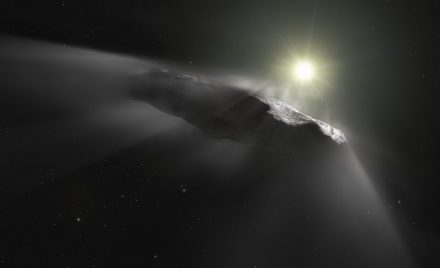 Художнє зображення міжзоряного об'єкта 1I/'Oumuamua у космічному просторі