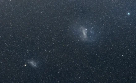 Велика і Мала Магелланові Хмари на нічному небі