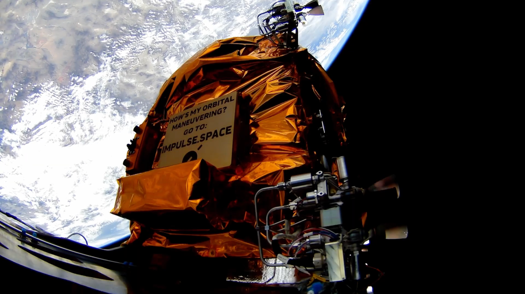 Апарат Mira компанії Impulse Space на орбіті на фоні Землі
