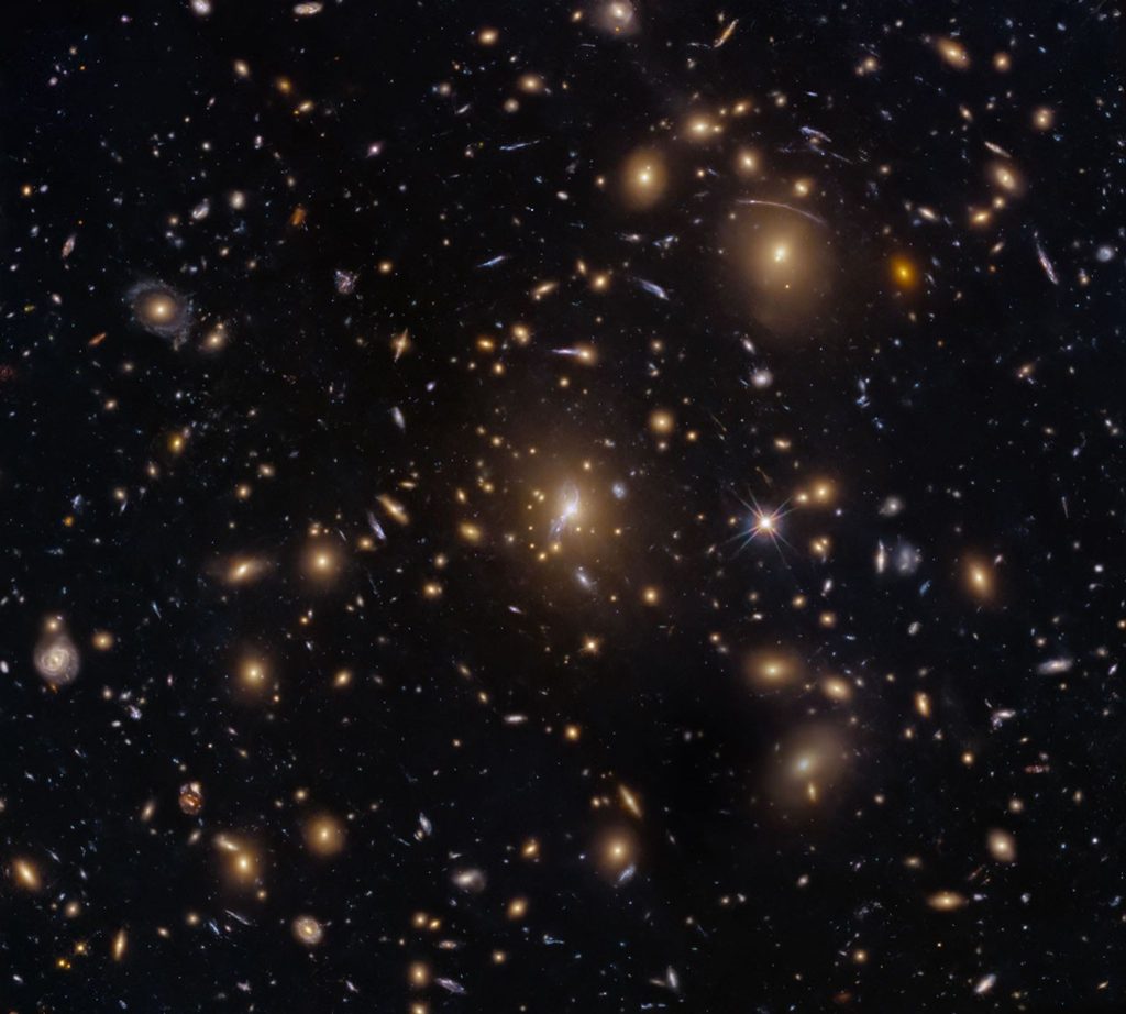 Скупчення галактик MACS0329-0211 на знімку космічного телескопа Hubble