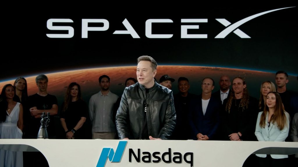 Ілон Маск виступає на біржі Nasdaq під час виходу SpaceX на публічний ринок
