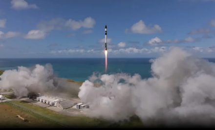 Запуск ракети Rocket Lab Electron з південнокорейським супутником NEONSAT-1A з Нової Зеландії