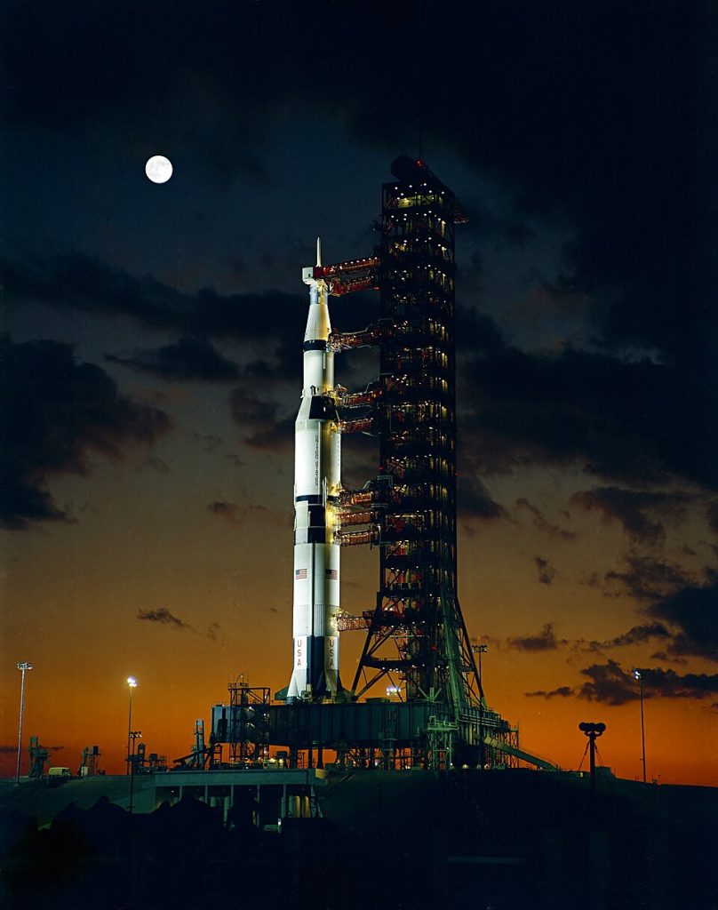 Ракета Saturn-V, яка виводила в космос корабель Apollo