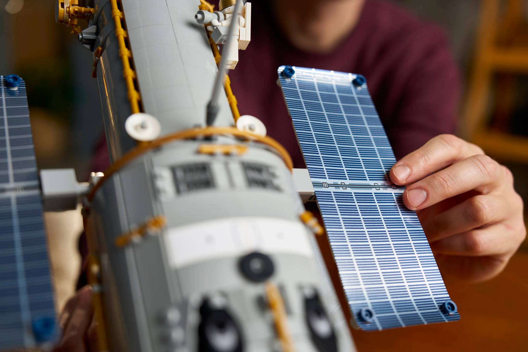 Модель LEGO Icons: Hubble Space Telescope