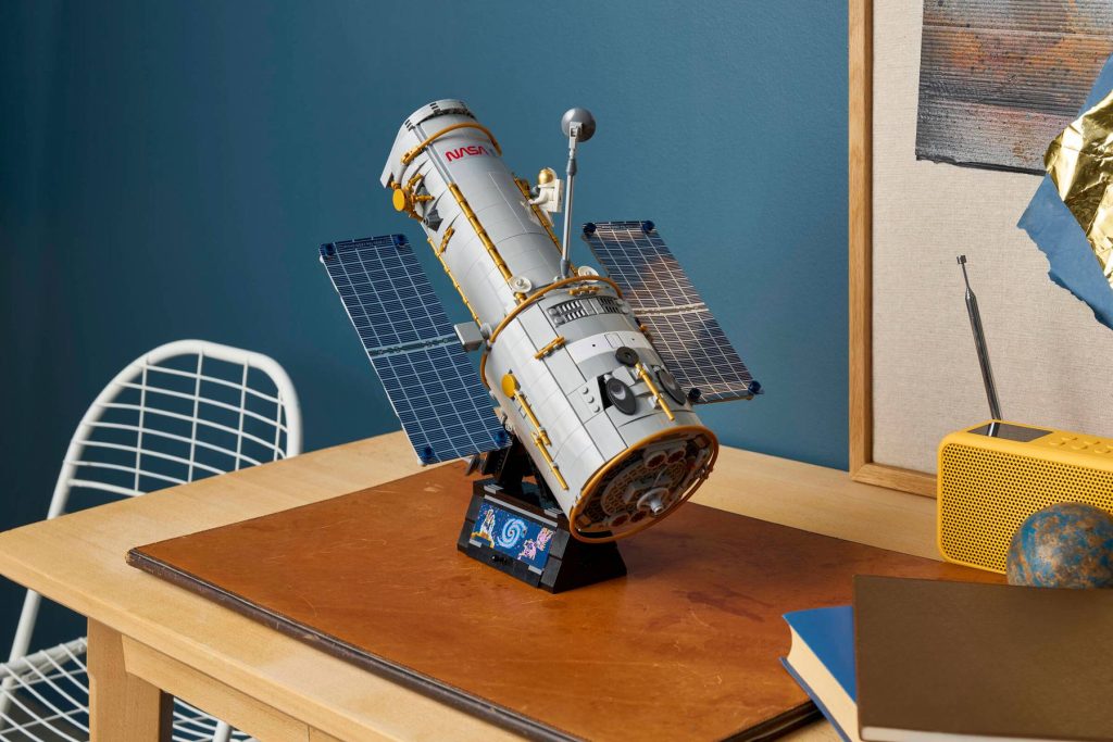 Модель LEGO Icons: Hubble Space Telescope