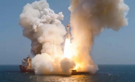 Старт китайської ракети з морської платформи