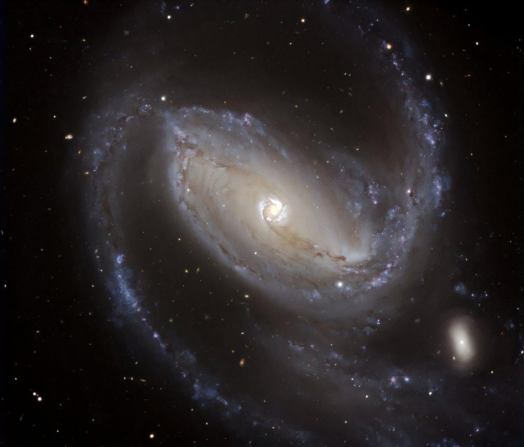 Спіральна галактика з перемичкою NGC 1097 з ядерним диском у центрі