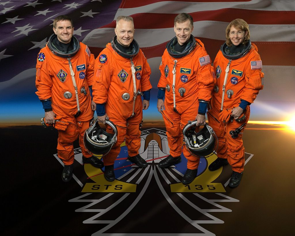 Екіпаж місії STS-135