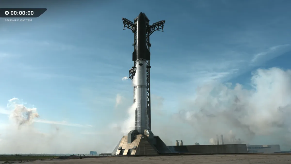 Ракета Starship на стартовому майданчику космодрому Starbase під час спроби тринадцятого випробувального польоту
