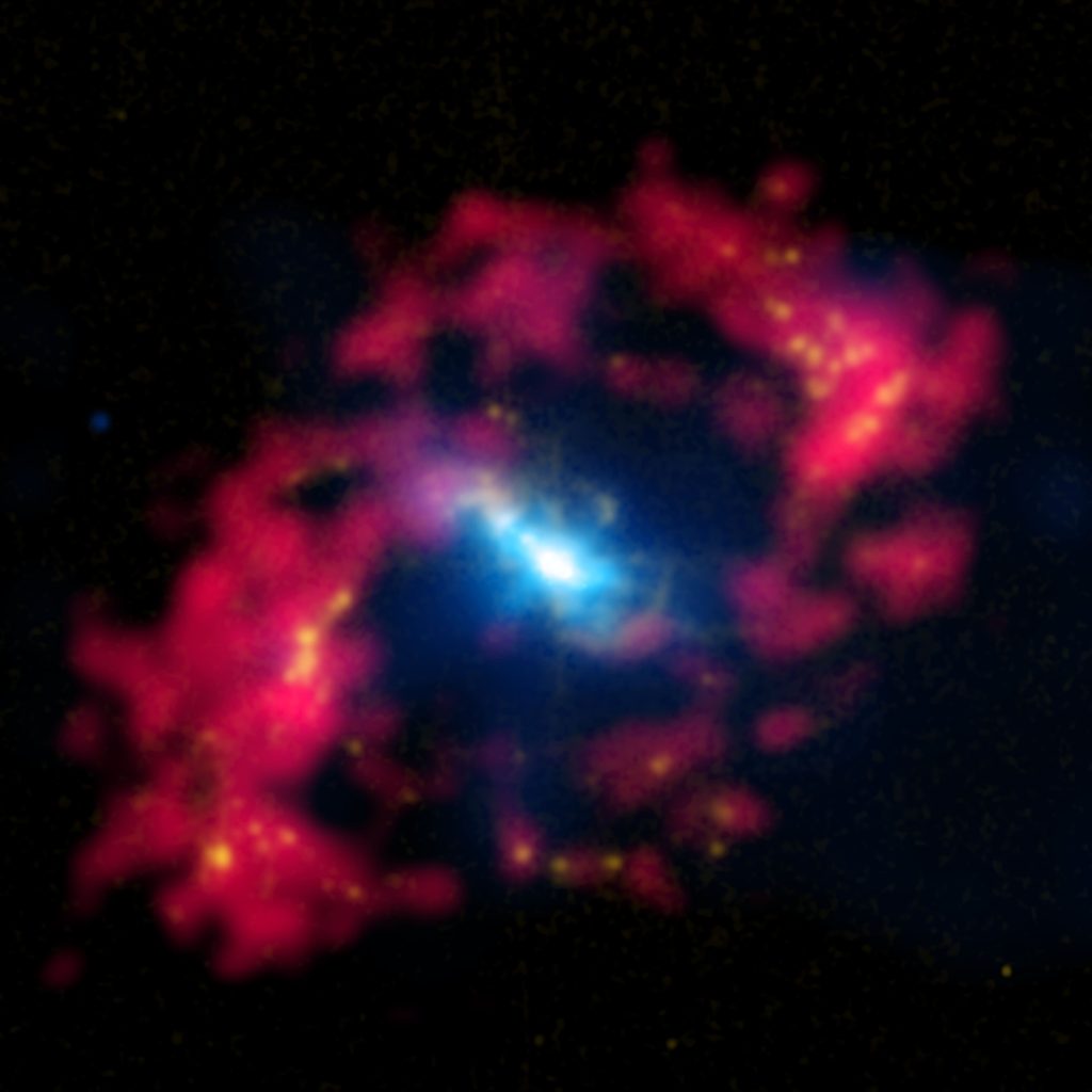 Комбіноване зображення центральної області галактики NGC 4151 у рентгенівському, оптичному та радіодіапазонах.